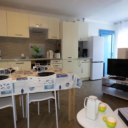 Meuble De Tourisme 2*, T2 Cabine, Rdc, 4 Couchages, A Plage. Apartmán *