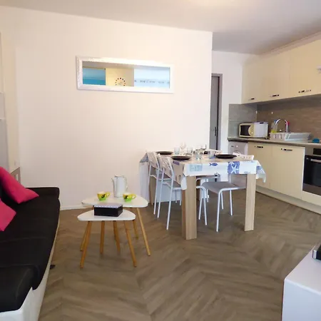 Meuble De Tourisme 2*, T2 Cabine, Rdc, 4 Couchages, A Plage. * Narbonne Plage