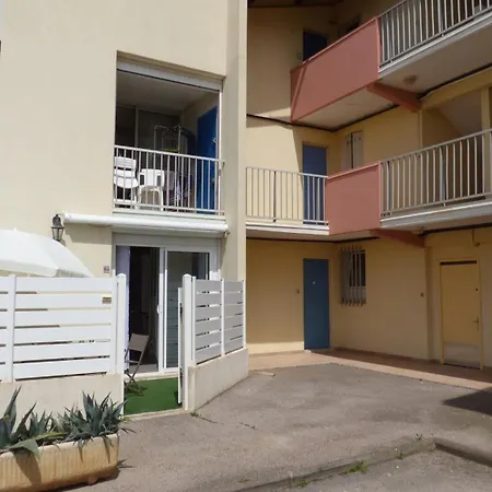Apartment Meuble De Tourisme 2*, T2 Cabine, Rdc, 4 Couchages, A Plage.